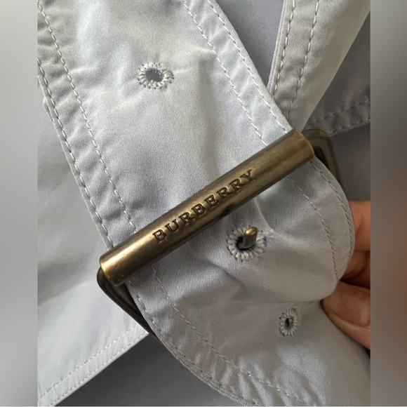 Burberry Trench Coat with Belt - Picture 7 of 8